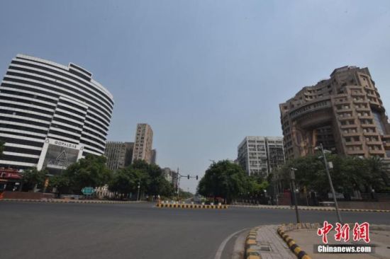 当地时间2021年5月9日，印度新德里，“封城”下的街道空无一人。 图片来源：视觉中国