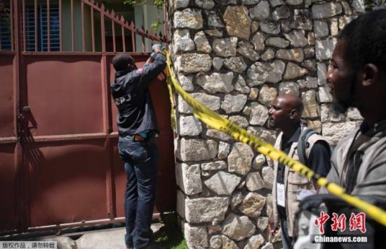 当地时间7月7日，海地首都太子港，海地总统莫伊兹的居所门口拉起警戒线，在其住所室内以及室外的地上有散落弹壳。