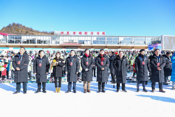 国家体育总局、湖北省体育局、神农架林区人民政府负责人出席神农架国际滑雪场启动仪式