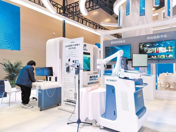 武汉库柏特科技有限公司5G+远程超声机器人诊断平台。