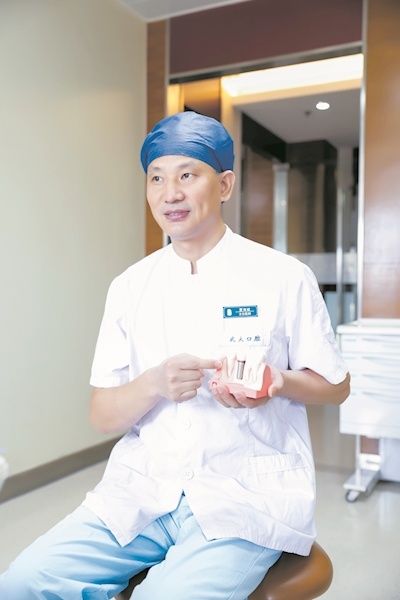 武汉大学口腔医院种植科主任夏海斌介绍种植牙流程