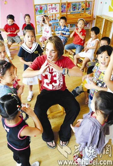 湖北新闻网 教育频道 幼儿园请外教教英语开起