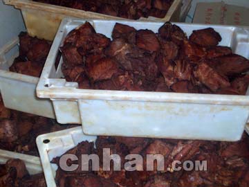 武汉超市查获假冒卤牛肉 母猪肉加色素制作而