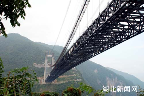 湖北新闻网 图:世界第一高桥四渡河特大桥开始