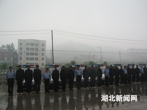 湖北新闻网 咸宁市咸安公安分局12台电瓶车24