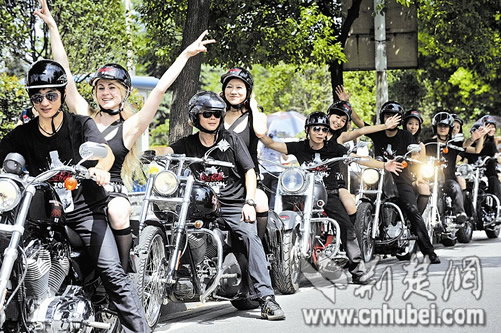 湖北新闻网 世界顶级哈雷森摩托车武汉展览 最