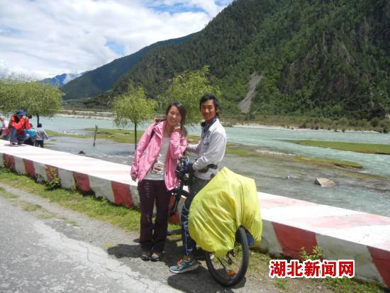 湖北新闻网 大一男生千里单骑游西藏 欲将游记