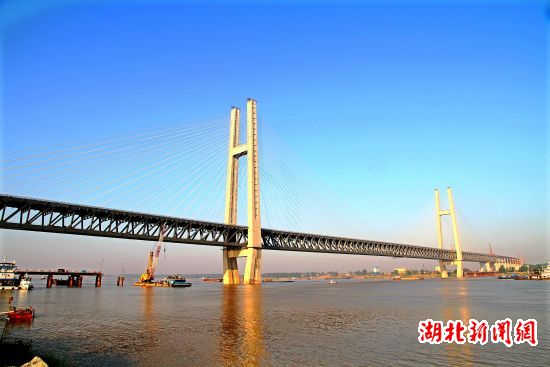 湖北新闻网 湖北黄冈长江大桥主体工程全部完