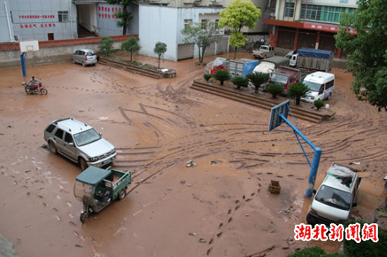 湖北新闻网 宣恩县城遭罕见暴雨灾害(组图)