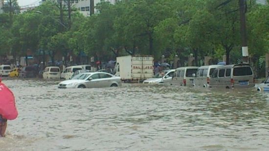 武汉最强暴雨图片