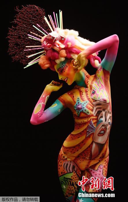 世界最大型人体彩绘节奥地利开幕 色彩斑斓精