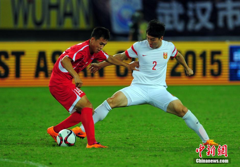 东亚杯中国男足2-0朝鲜获首胜 于大宝王永珀建