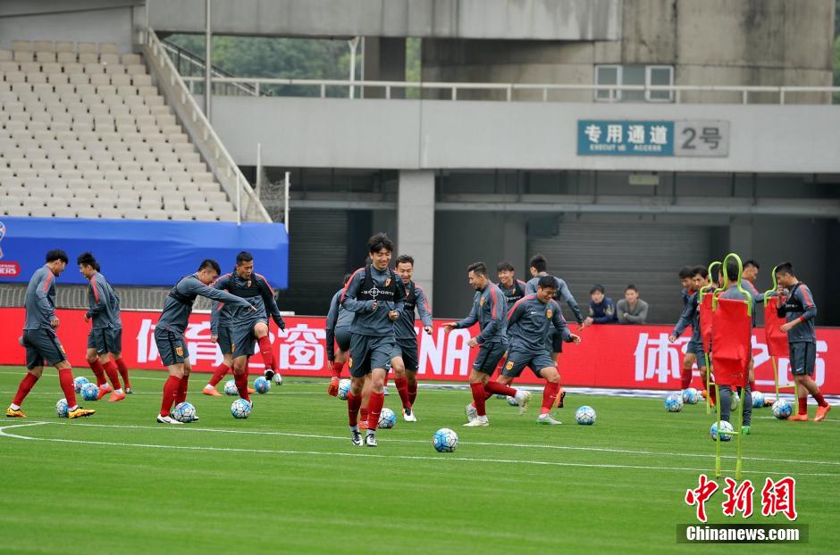 中国男足武汉备战世界杯亚洲区预选赛 - 中新网