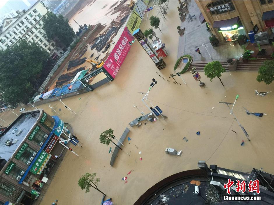 武汉发暴雨红色预警 市区多处被淹 - 中新网湖
